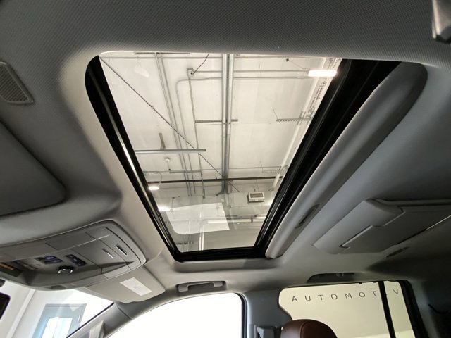Used 2020 Iridescent Pearl Tricoat Chevrolet Premier image 19