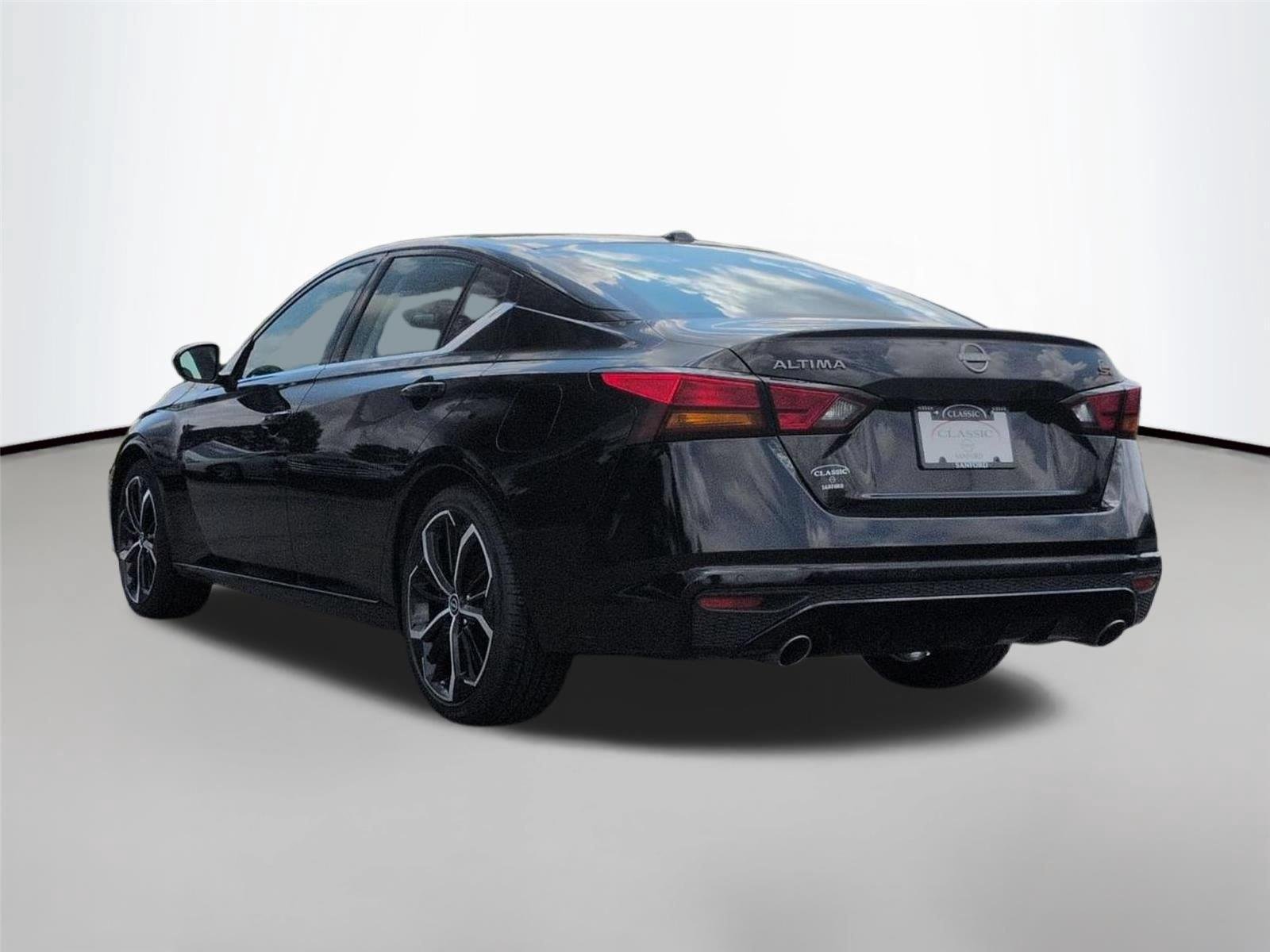 Used 2024 Super Black Nissan 2.5 SR image 3