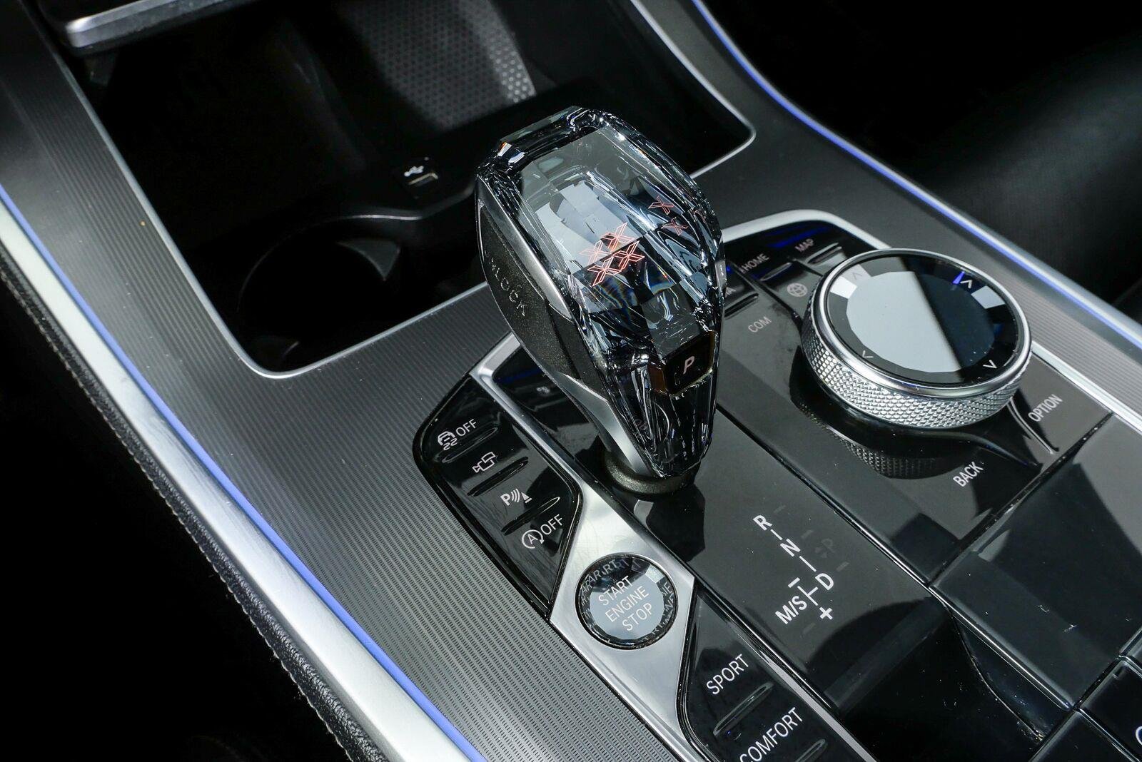 Used 2019 Tanzanite Blue II Metallic BMW xDrive40i image 17