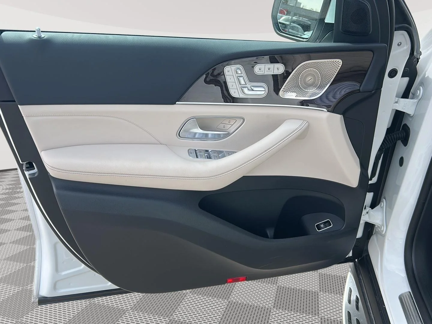 New 2026 Polar White Mercedes-Benz GLS 450 image 12
