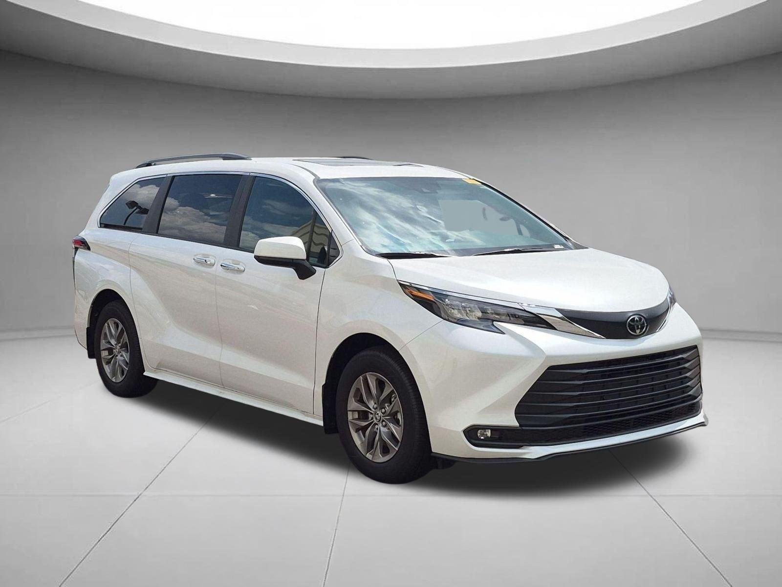 Used 2026 Wind Chill Pearl Toyota XLE image 7