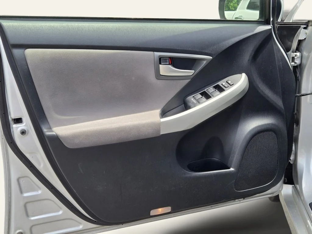 Used 2015 Silver Toyota Two image 21