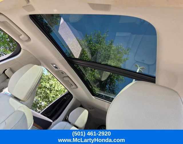 Used 2022 Crystal White Metallic Volvo T5 Momentum image 8