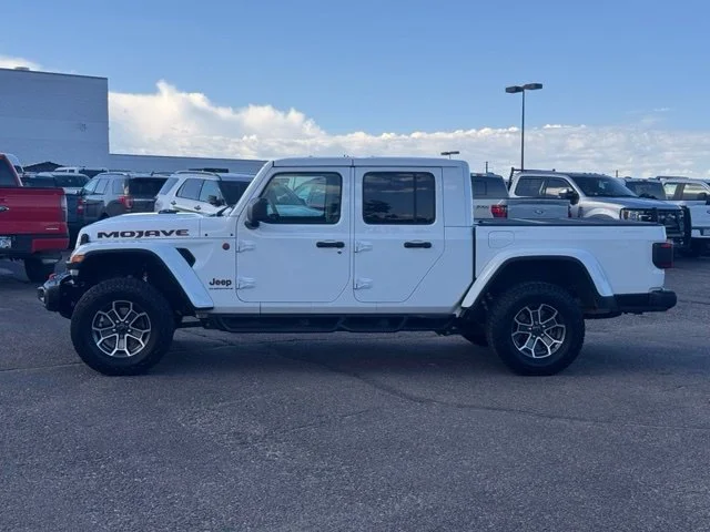 Used 2025 White Jeep Mojave image 2