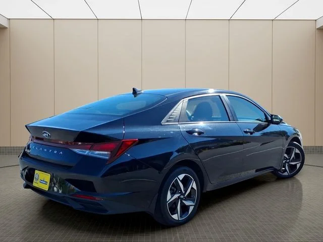 Used 2023 Black Hyundai SEL image 8