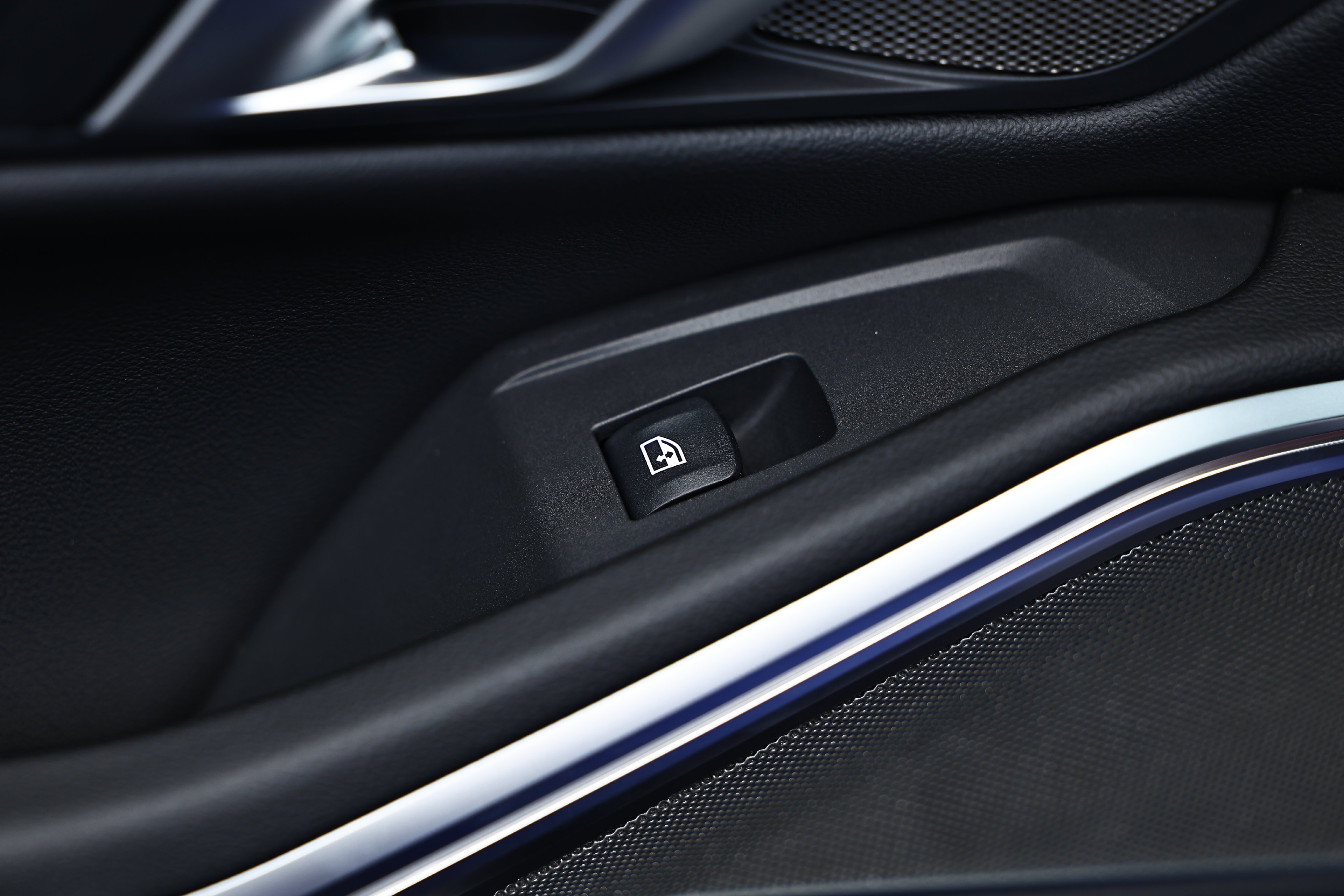 New 2026 Portimao Blue Metallic BMW 330i image 25