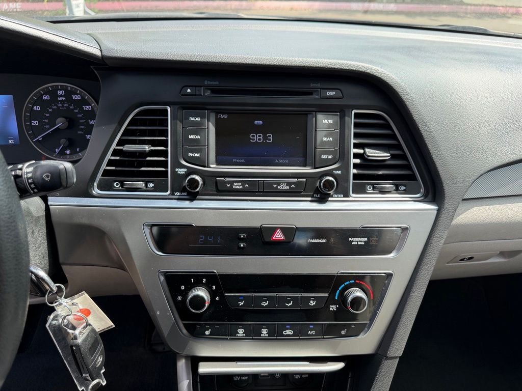 Used 2015 Black Hyundai Sport image 20