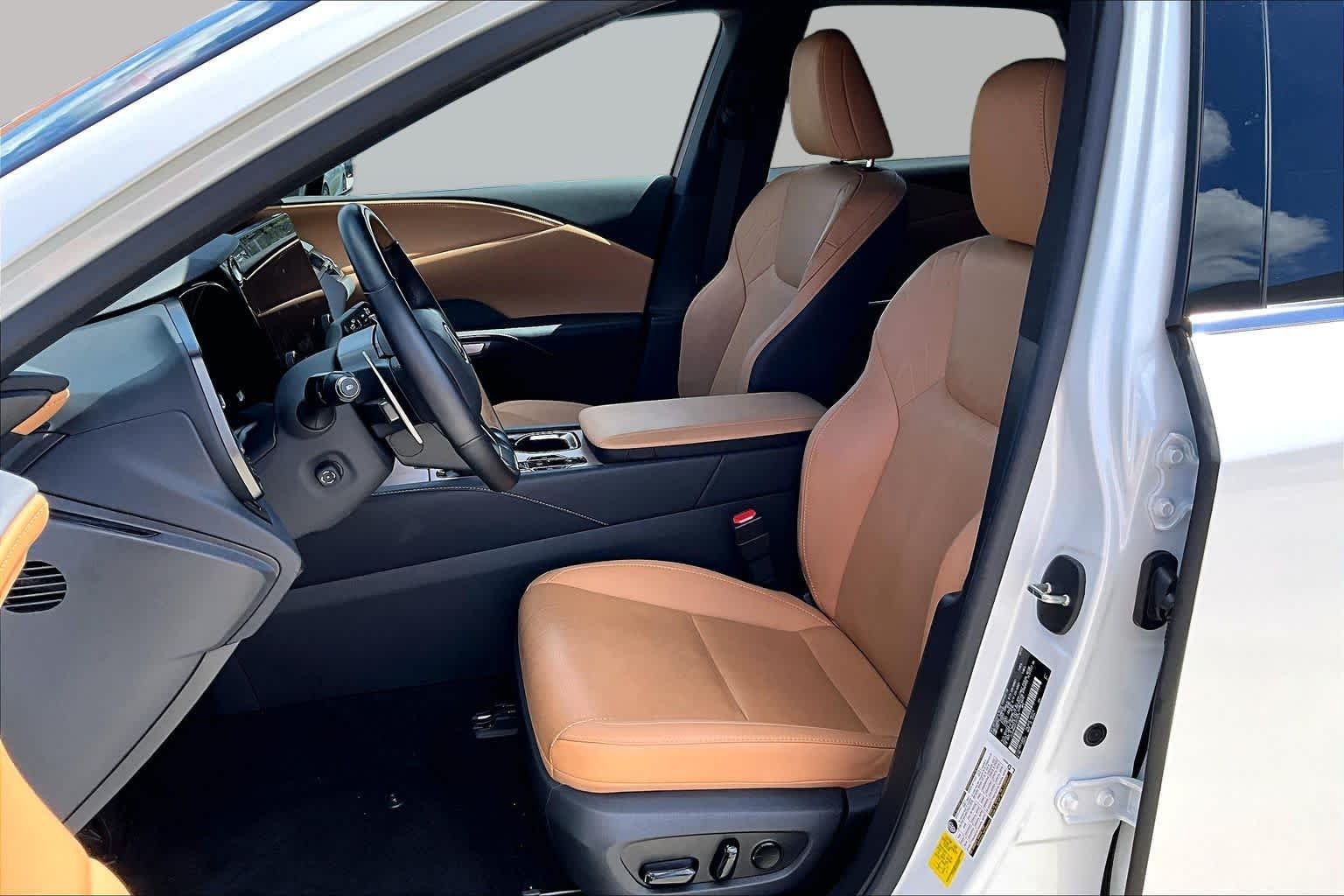 Certified Used 2025 Eminent White Pearl Lexus Premium Plus image 8