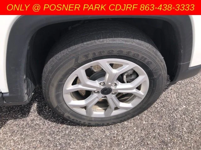 Used 2025 White Jeep Latitude image 9
