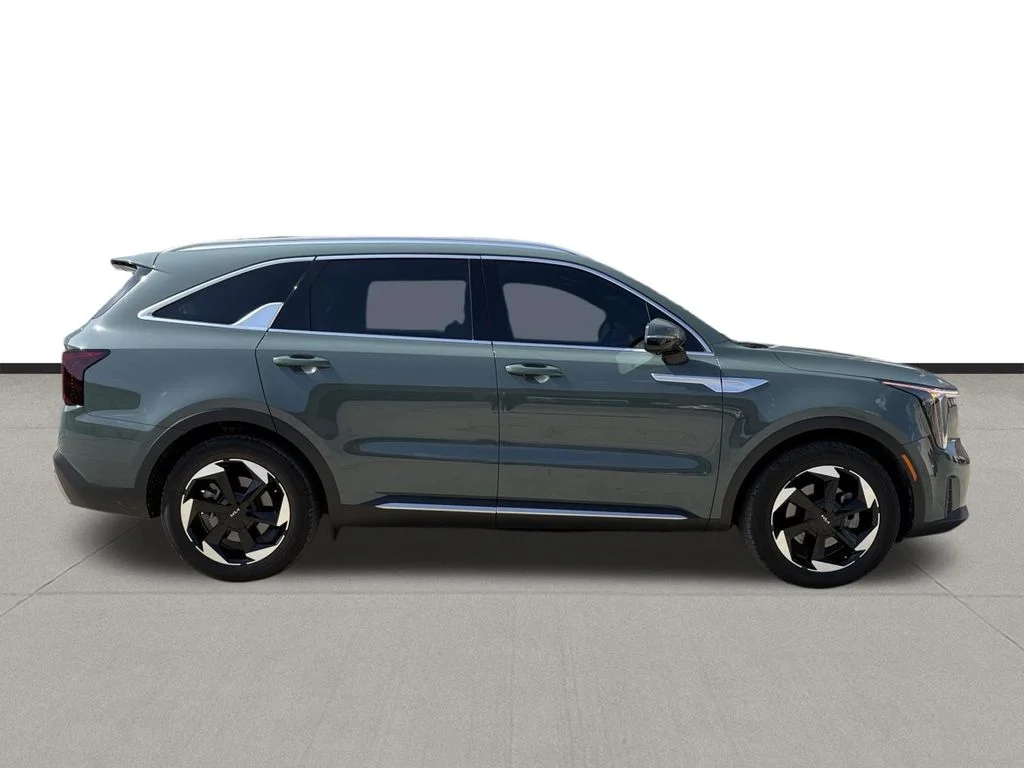 Used 2025 Cityscape Green Kia SX Prestige image 4
