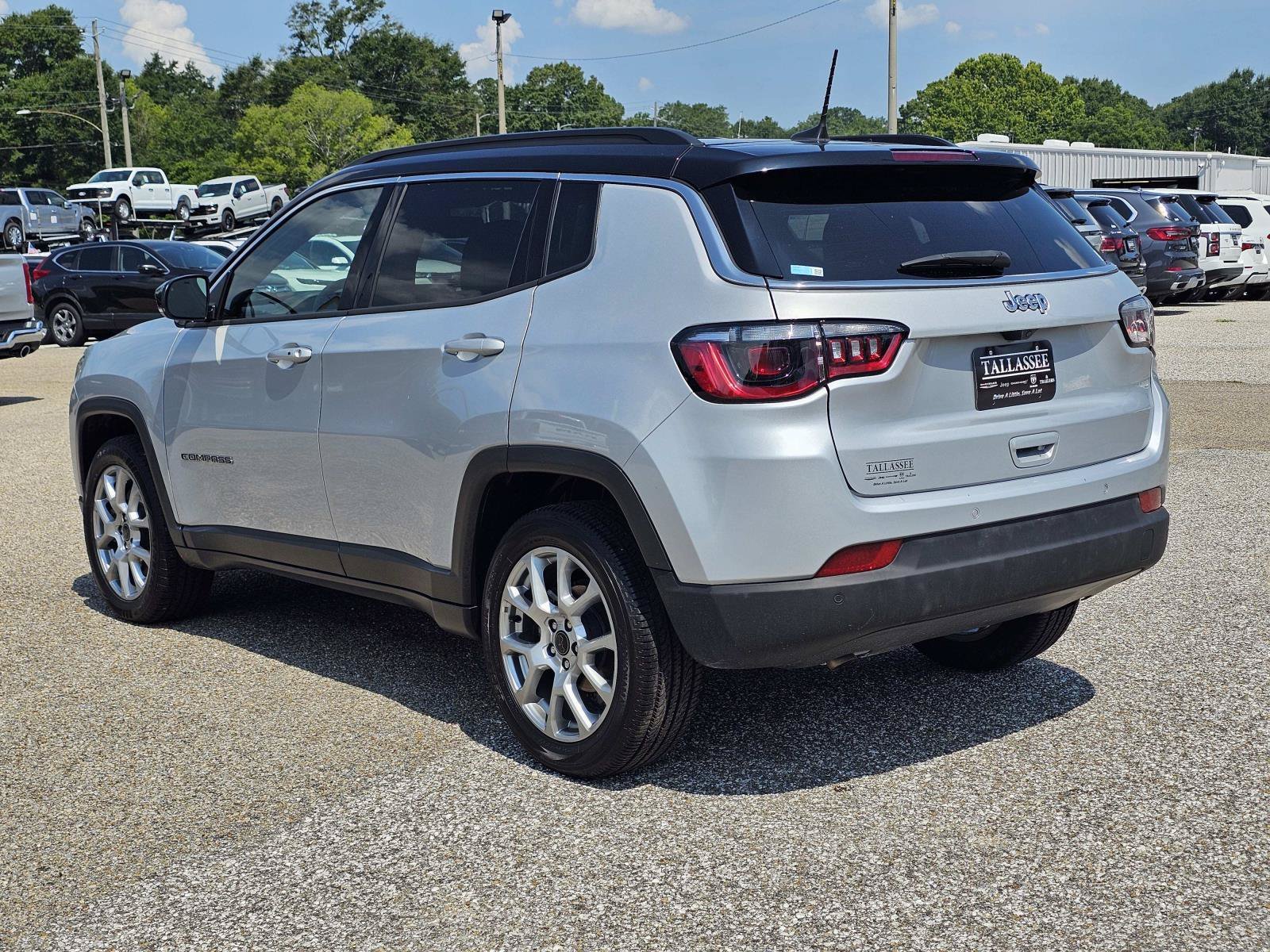 2025 Jeep Compass Limited - Photo 12