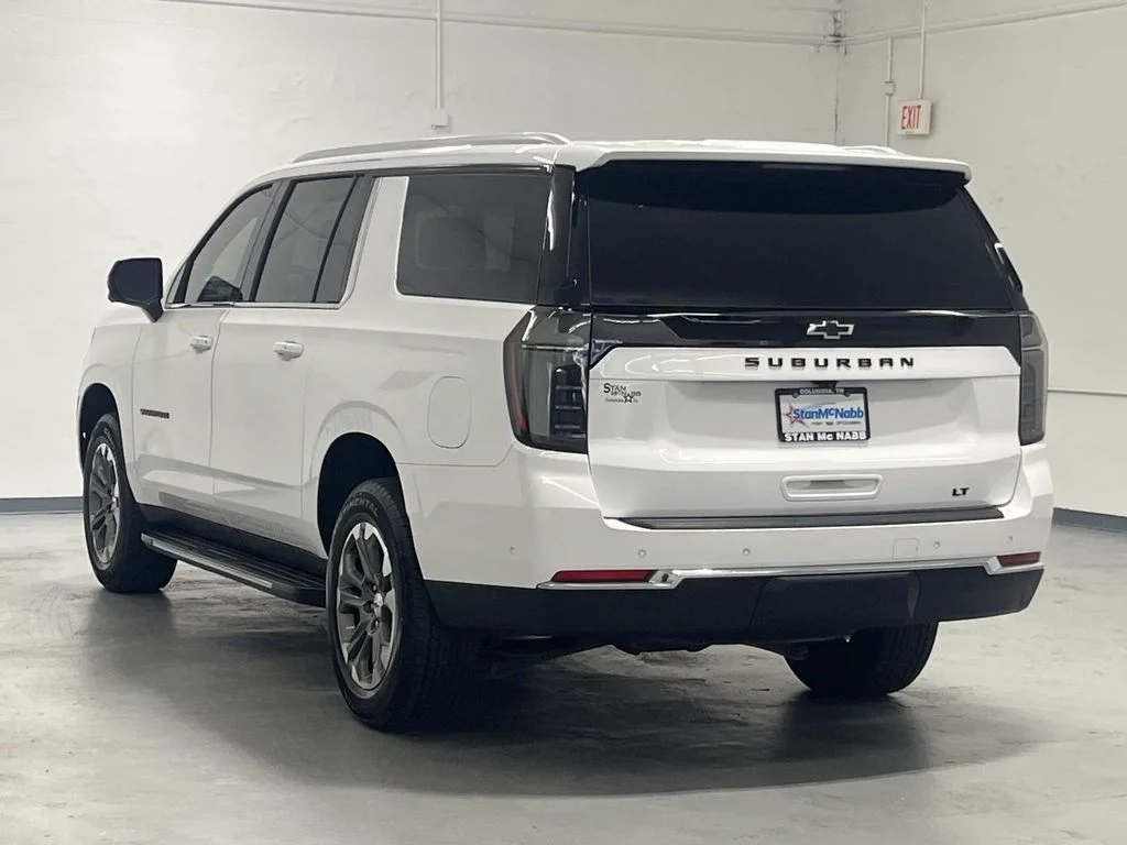 Used 2025 Summit White Chevrolet LT image 6