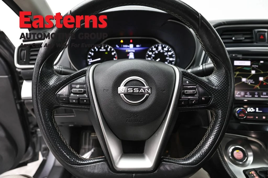 Used 2023 Gray Nissan SV image 10