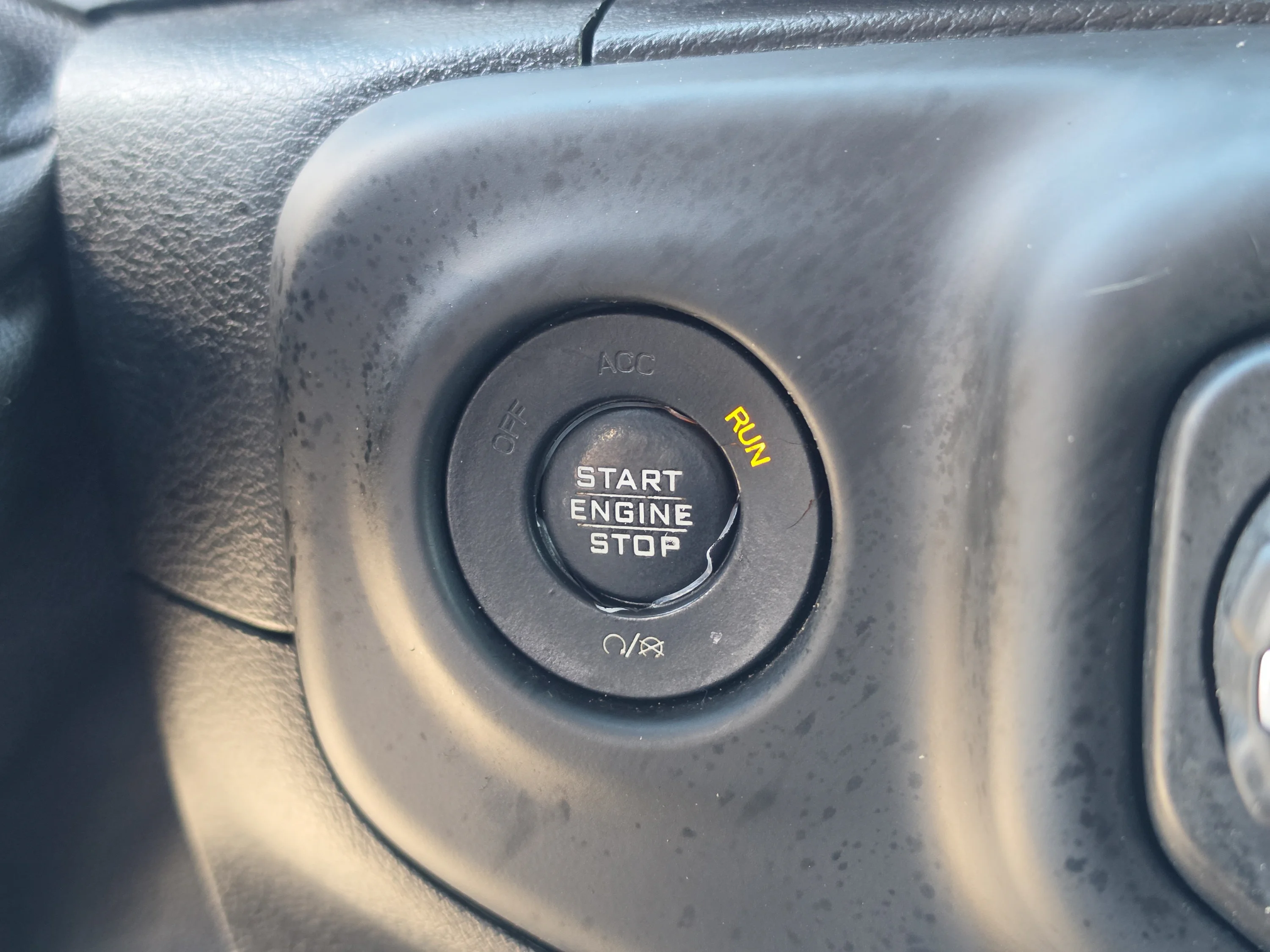 Used 2018 Granite Crystal Metallic Clearcoat Jeep Sahara image 35