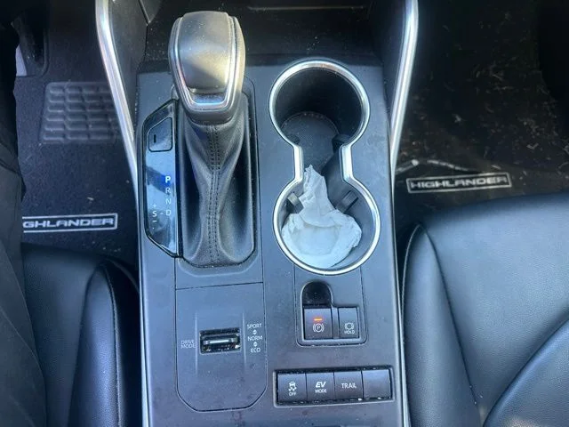 Used 2021 Silver Toyota XLE image 16