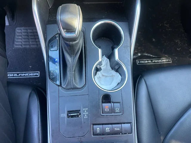 Used 2021 Silver Toyota XLE image 16