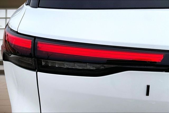 New 2027 2T RAD WHT INFINITI Autograph image 30