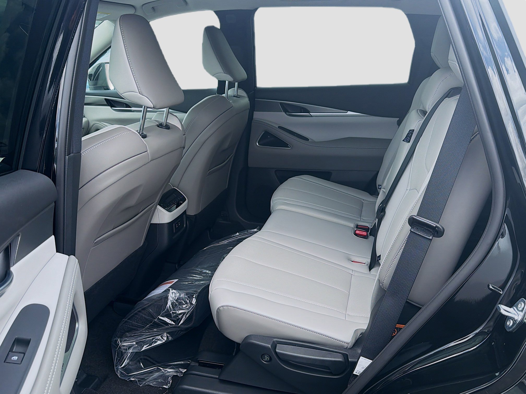 New 2027 MINERAL BLACK INFINITI Luxe FWD image 22
