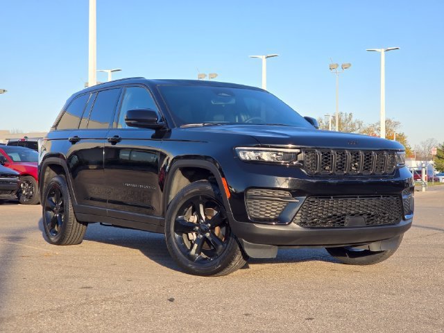Certified Used 2024 Diamond Black Crystal Pearlcoat Jeep Altitude image 2