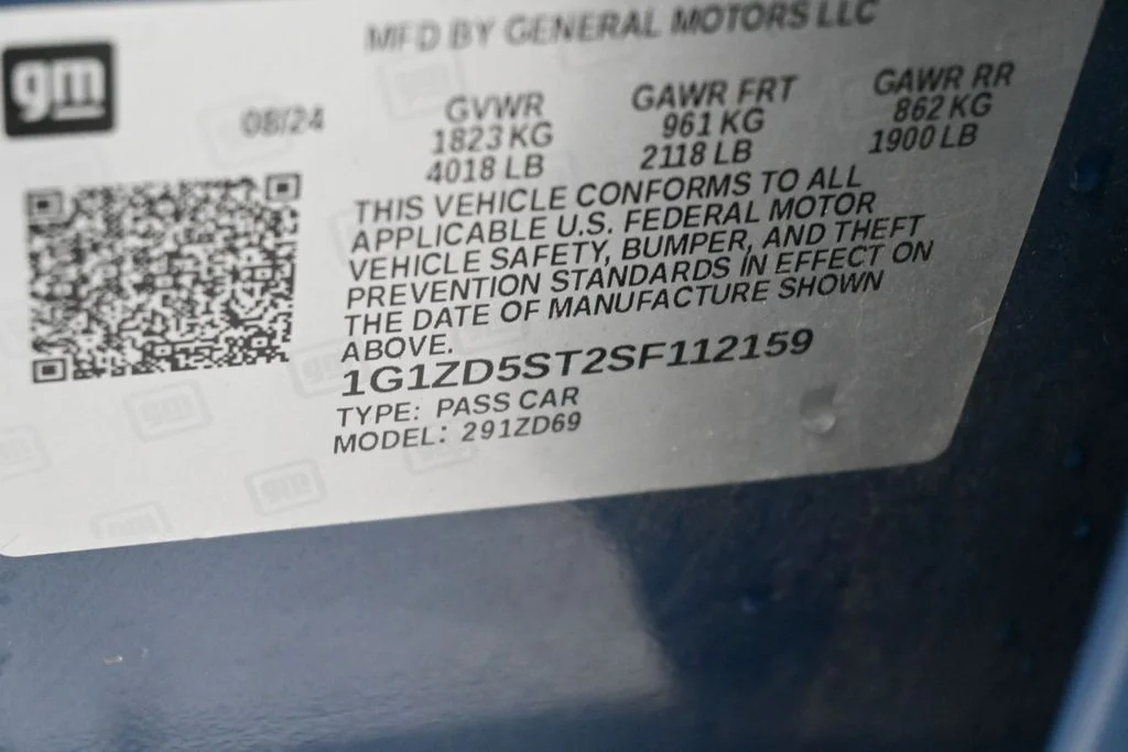 Used 2025 Lakeshore Blue Metallic Chevrolet LT image 17