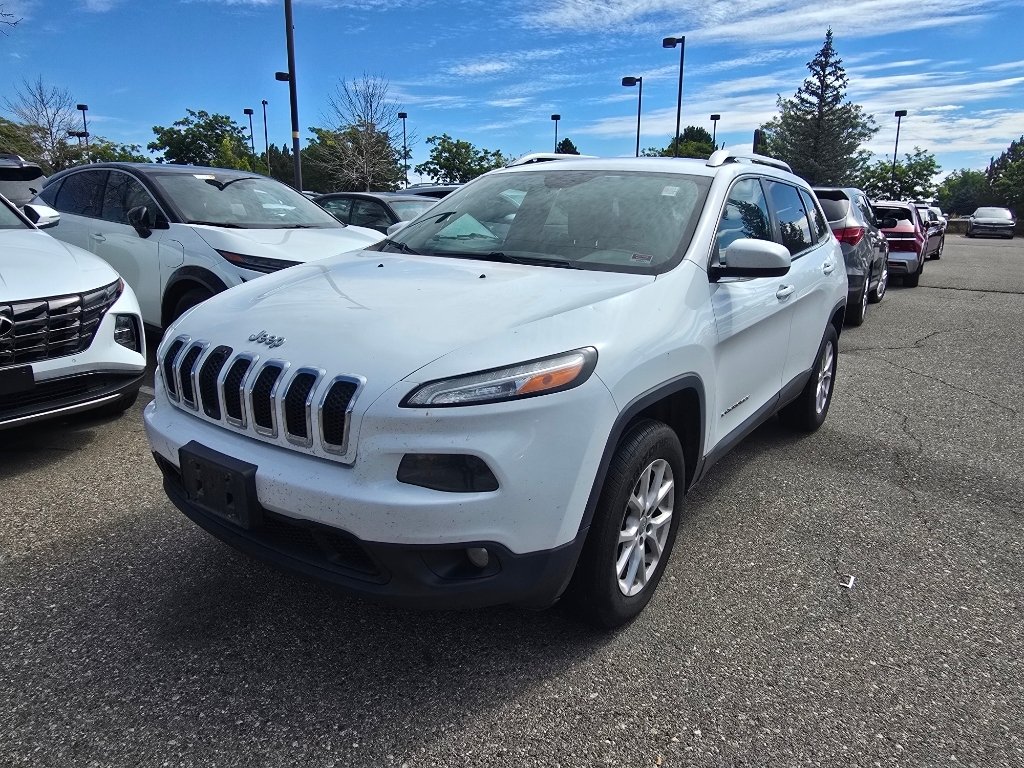Used 2015 Bright White Clearcoat Jeep Latitude image 13