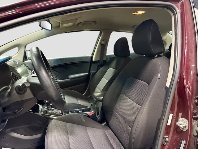 Used 2018  Kia LX image 16