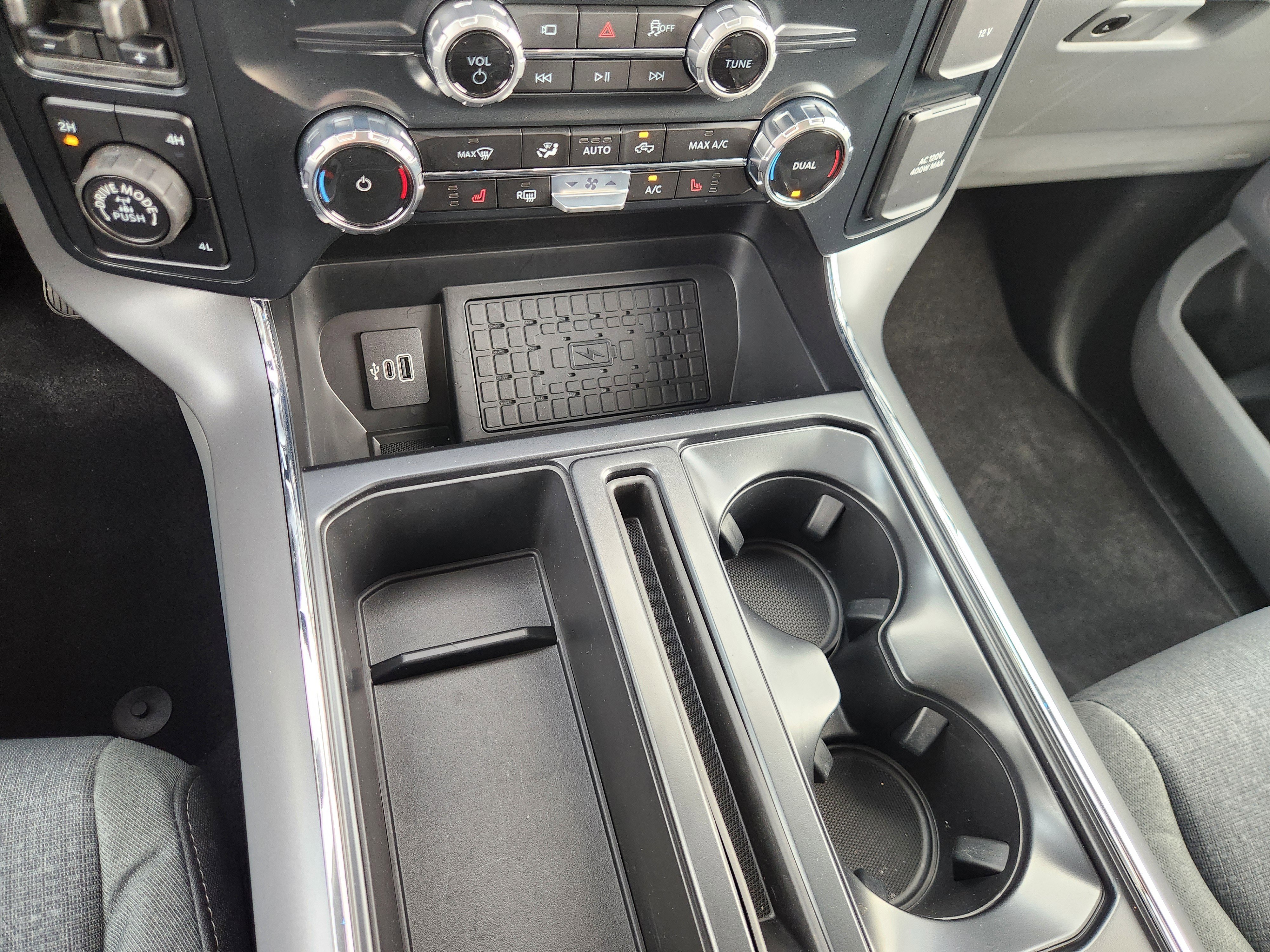 New 2025 Oxford White Ford XLT image 14