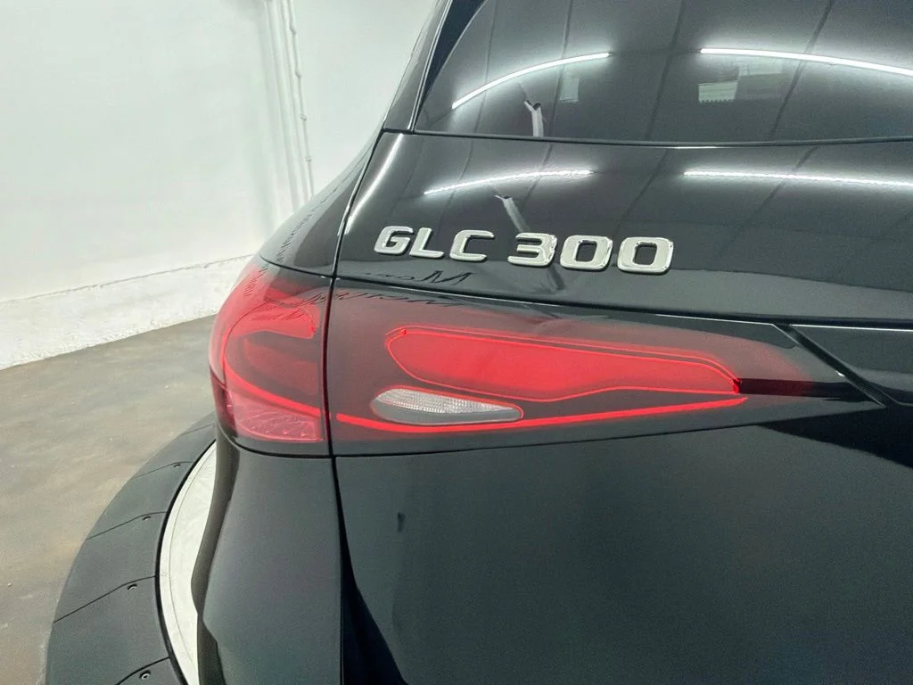 New 2027 Black Mercedes-Benz GLC 300 image 11
