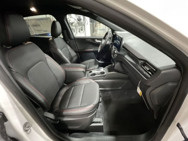 New 2026 Star White Metallic Tri-coat Ford ST-Line image 29
