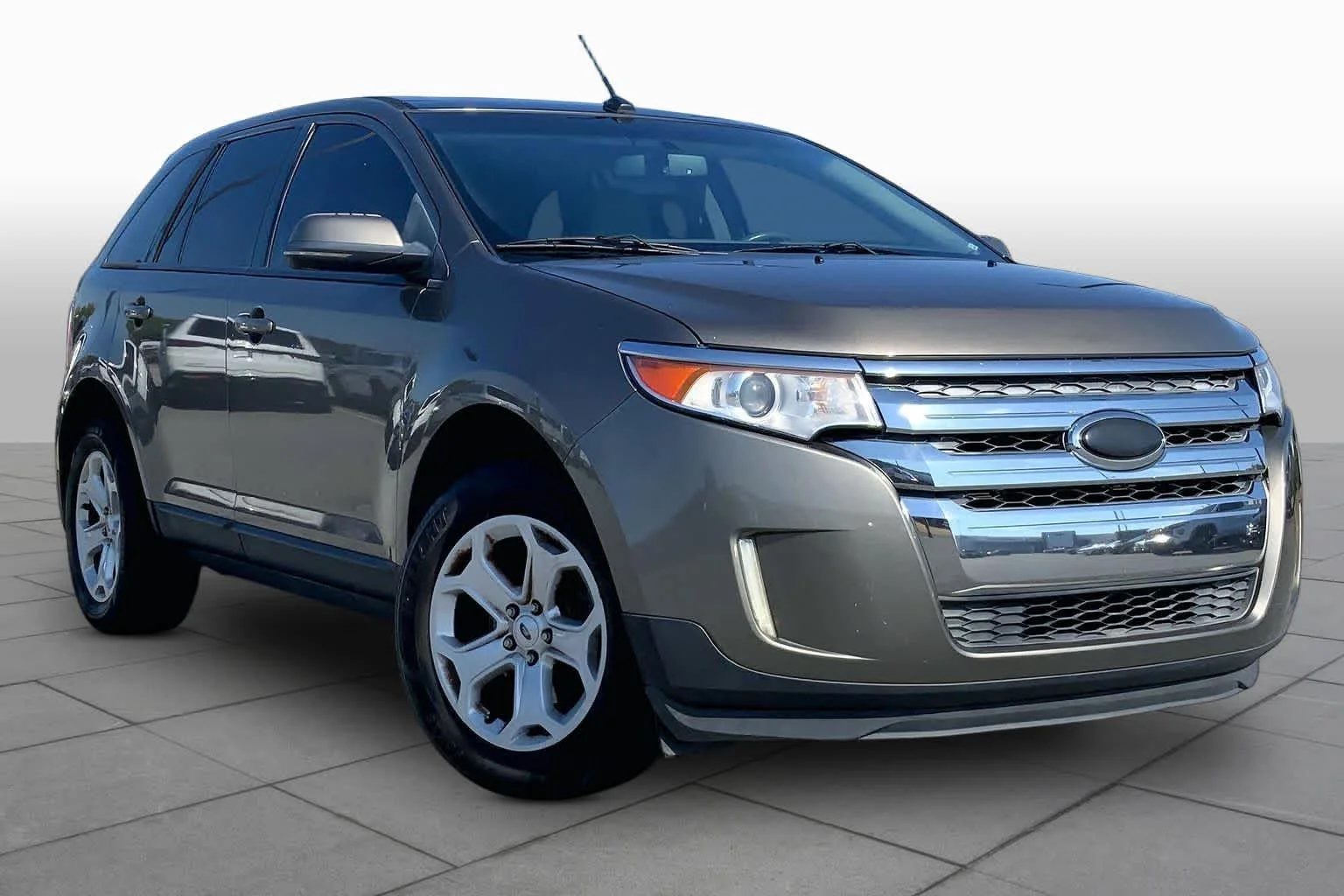 Used 2013 Mineral Gray Metallic Ford SEL image 2