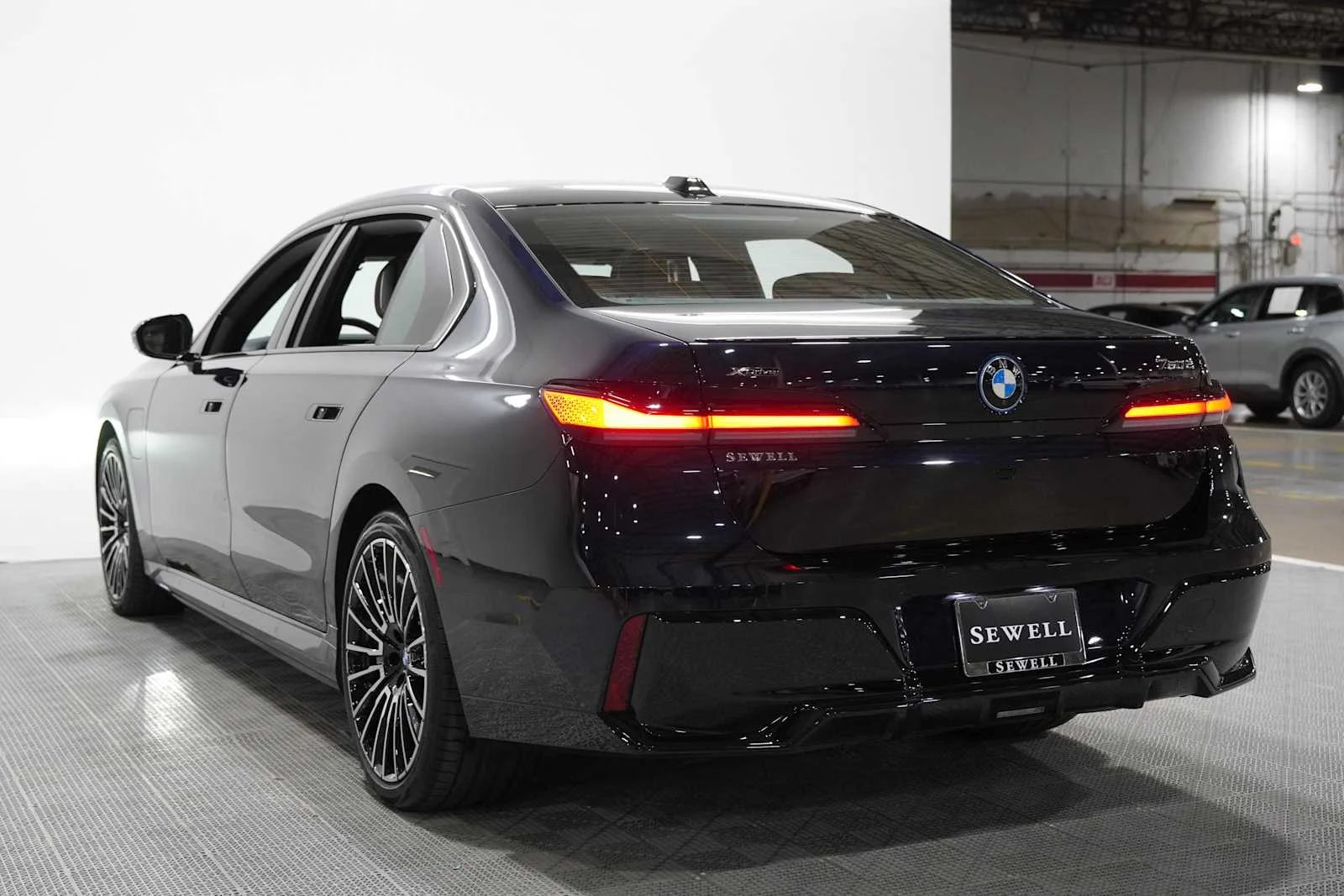 Used 2025 Carbon Black Metallic BMW 750e xDrive image 6