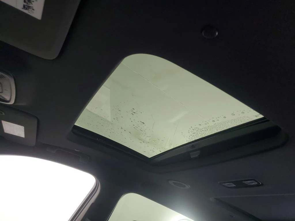 Used 2022 White Chevrolet Premier image 33