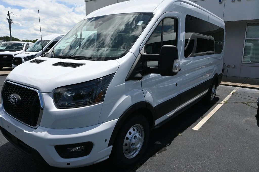 New 2026 Oxford White Ford Passenger Van XLT image 23