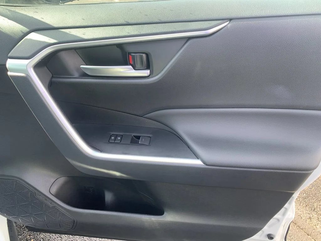 Used 2025 White Toyota XLE image 19