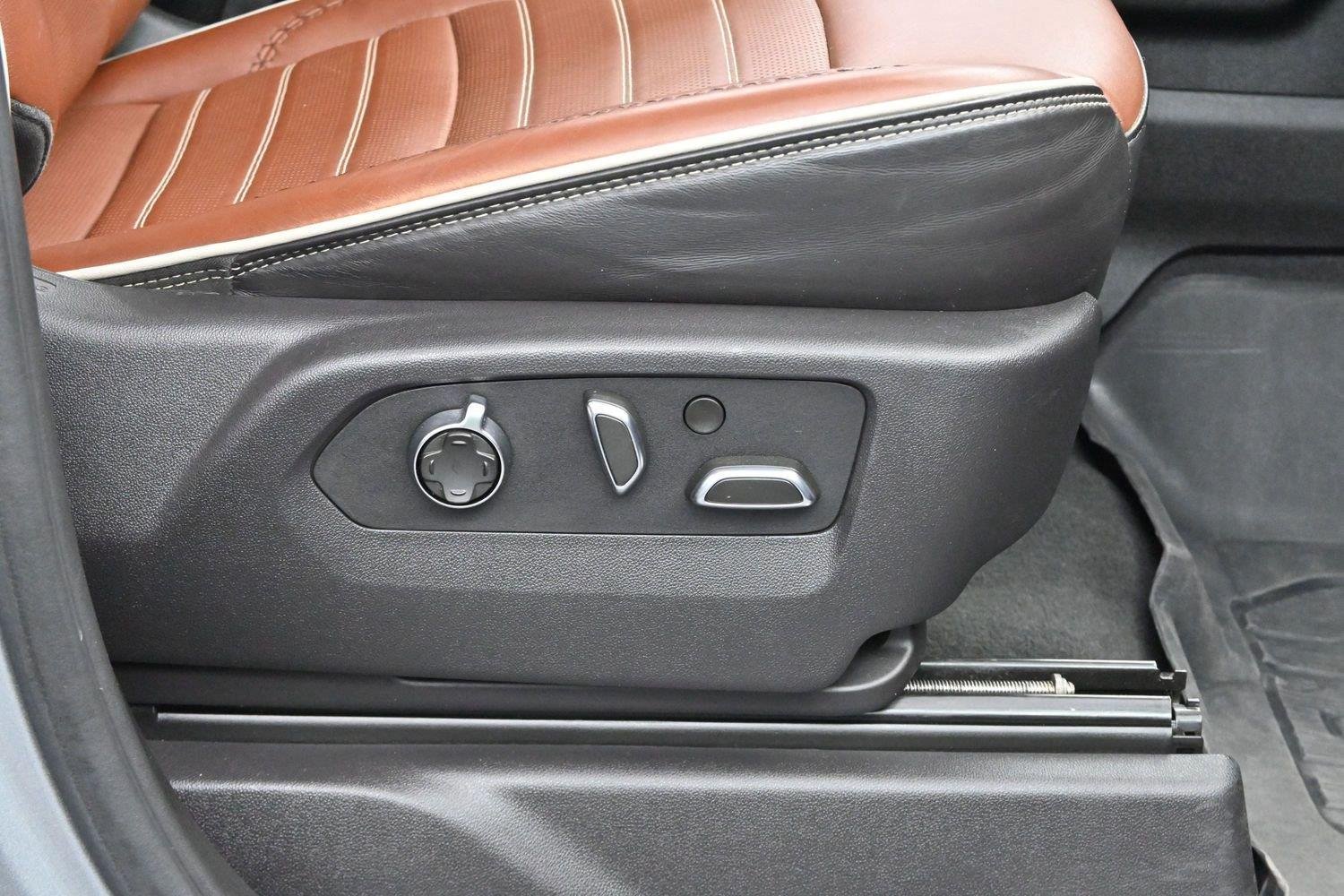 Used 2024 Sterling Metallic GMC Denali Ultimate image 32
