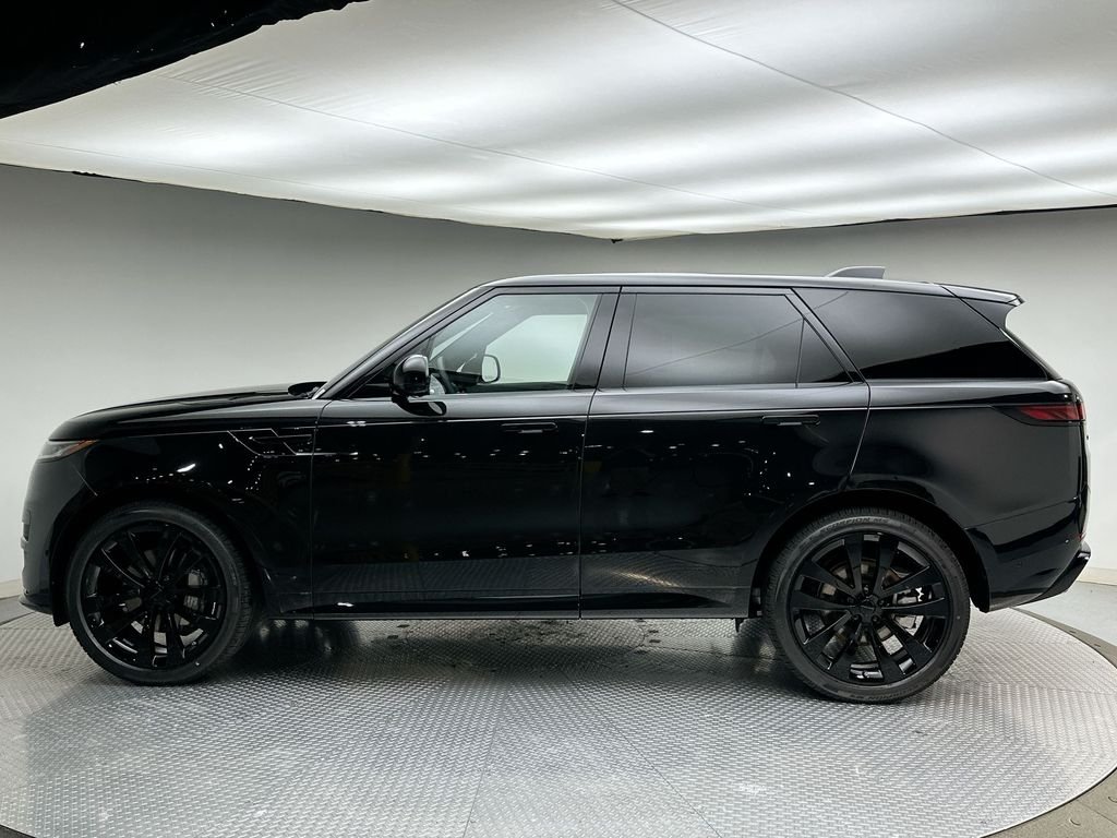 New 2026 Santorini Black Metallic Land Rover Dynamic SE image 2
