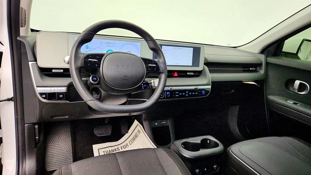 Used 2024 Atlas White Hyundai SEL RWD image 11