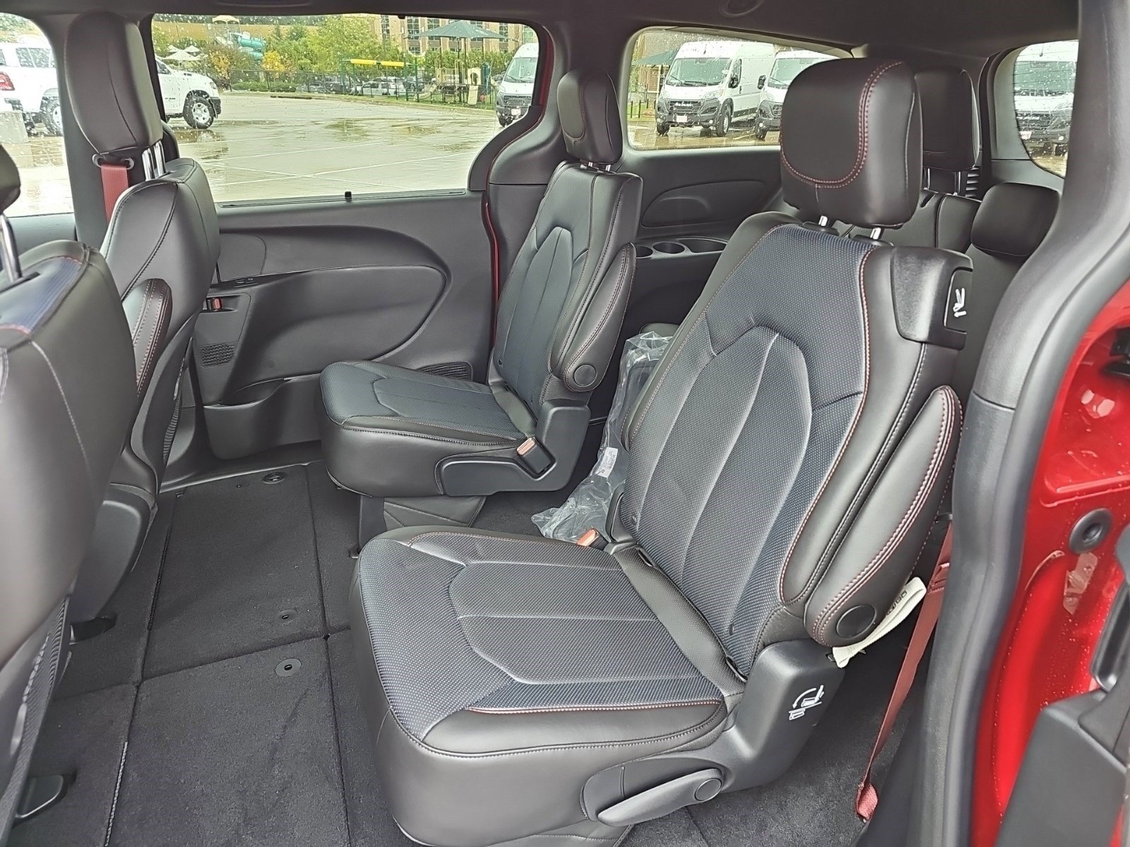 New 2027 Red Hot Pearlcoat Chrysler Select image 16