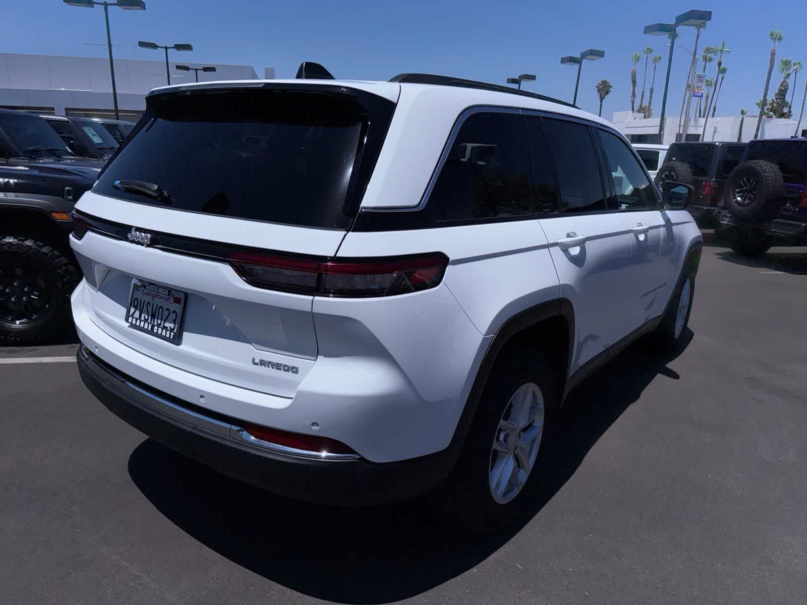 Used 2025 Bright White Clearcoat Jeep Laredo X image 15