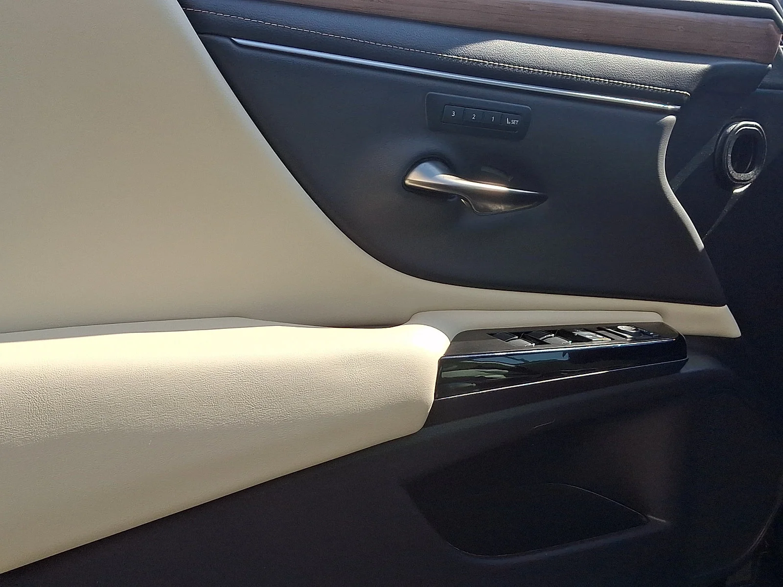 Certified Used 2024 CAVIAR Lexus  image 13