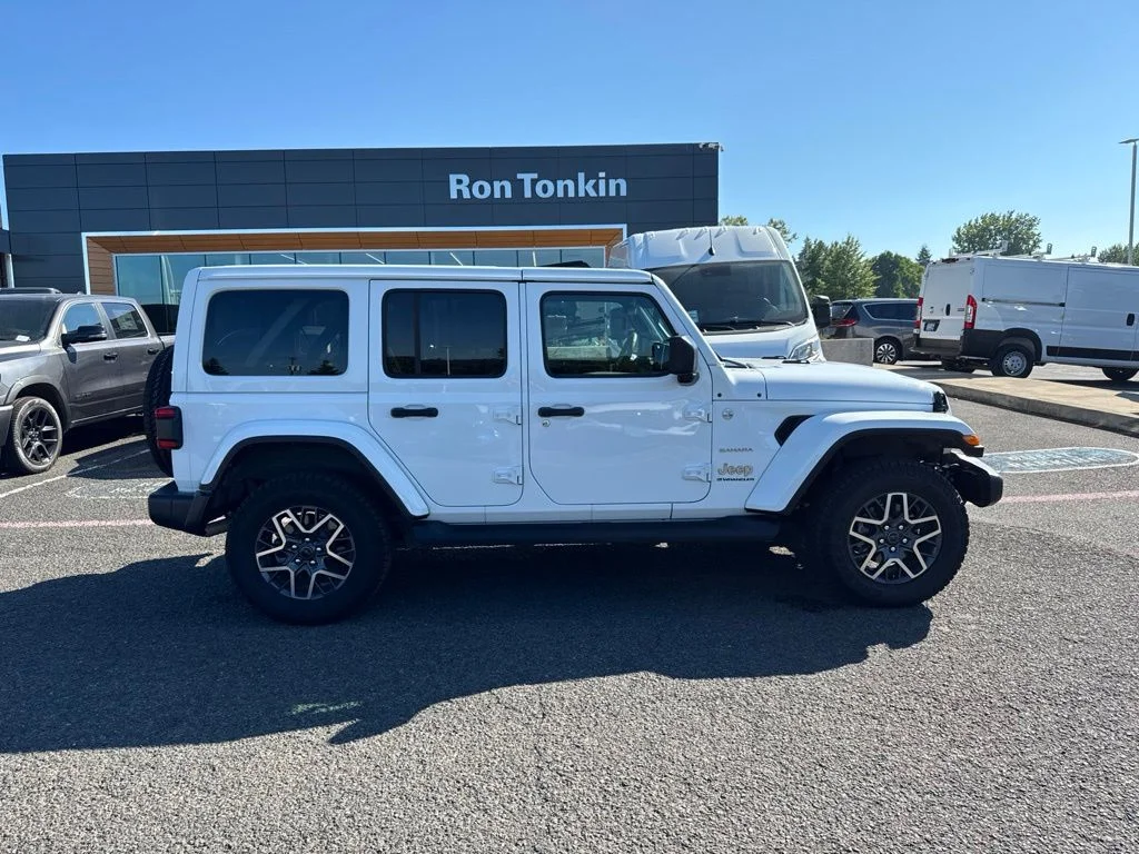 Used 2024 Bright White Clearcoat Jeep Sahara image 11