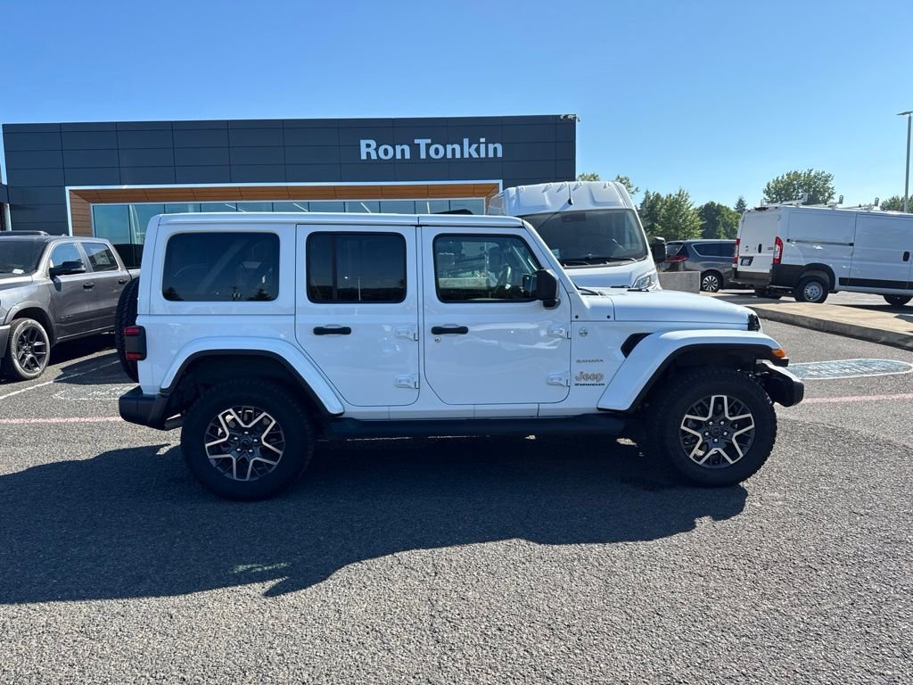 Used 2024 Bright White Clearcoat Jeep Sahara image 11
