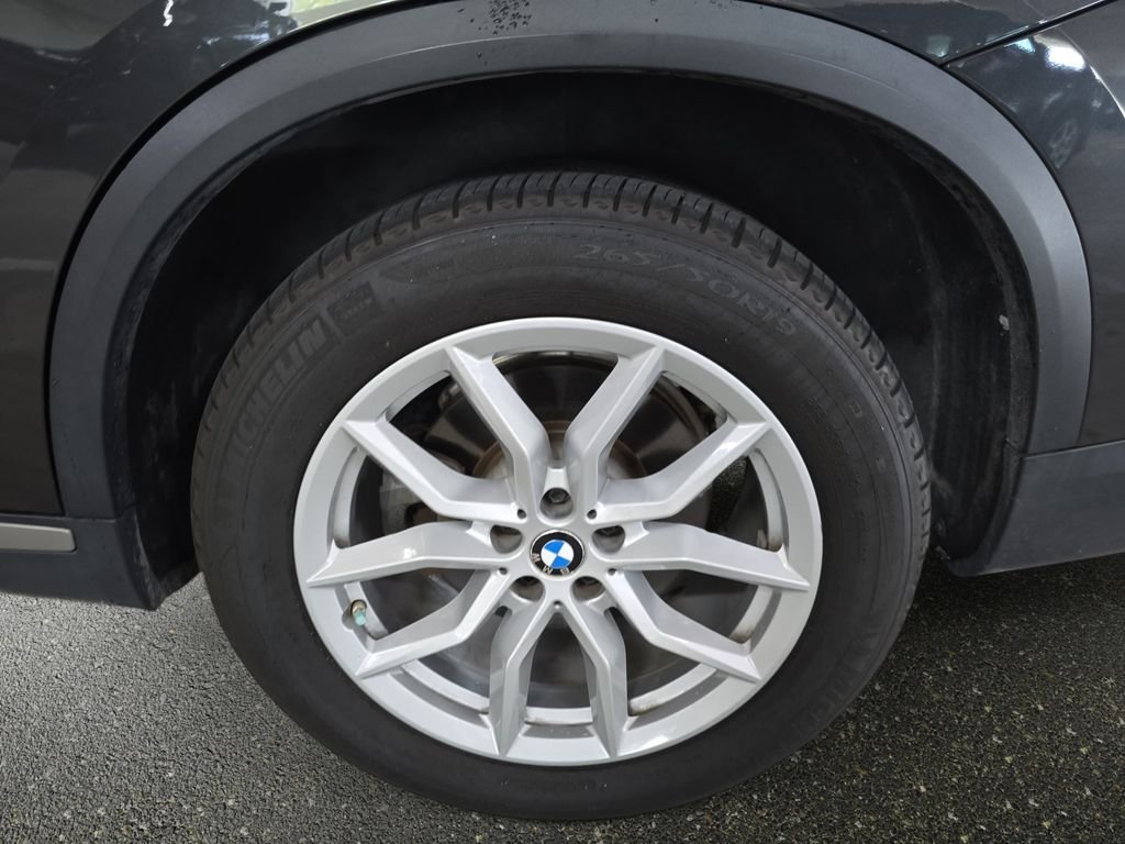 Used 2020 Dark Graphite Metallic BMW sDrive40i image 32