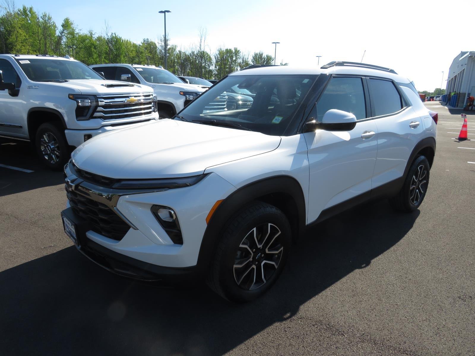 Used 2025 Pearl Chevrolet ACTIV image 11