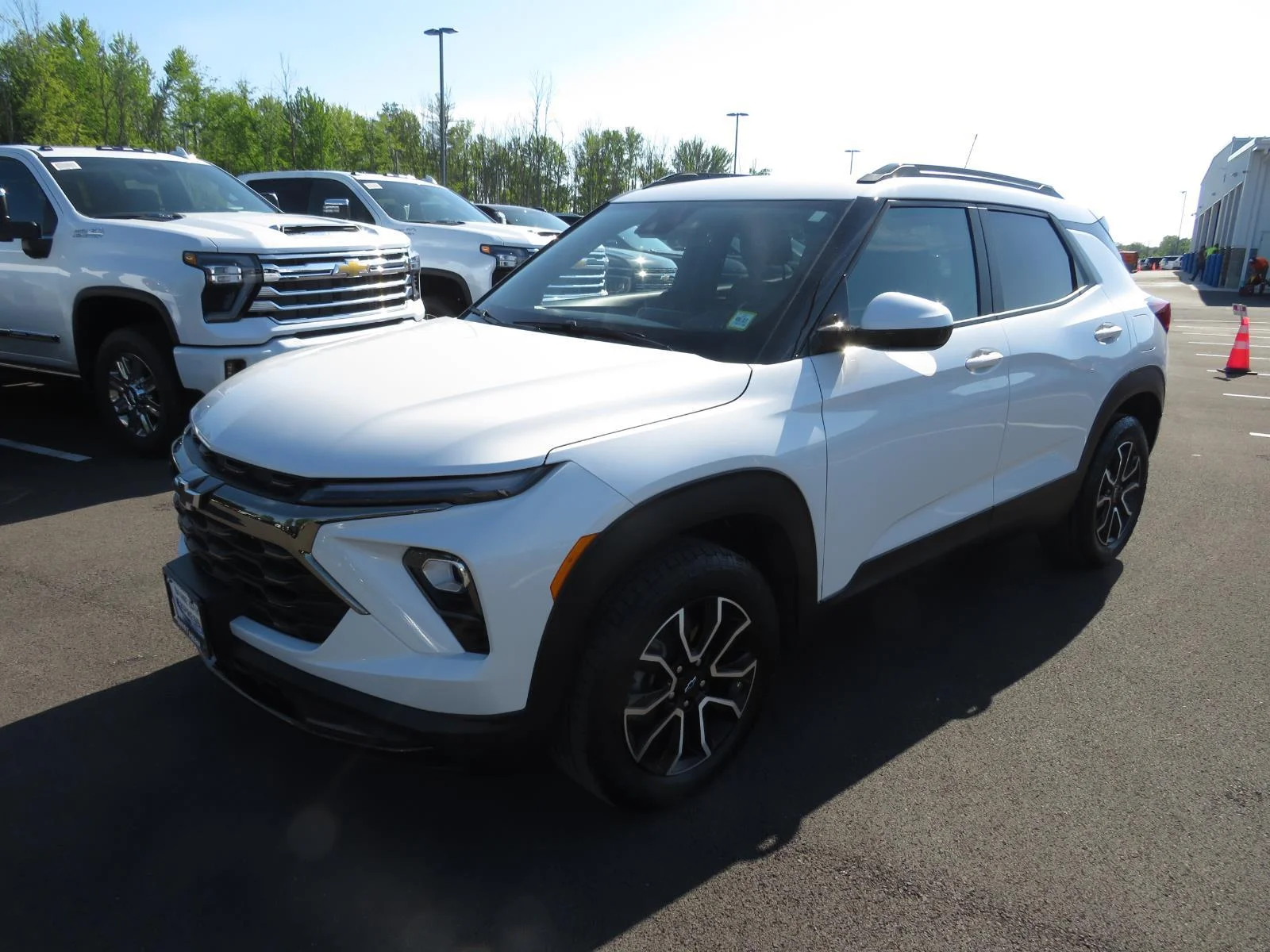 Used 2025 Pearl Chevrolet ACTIV image 11