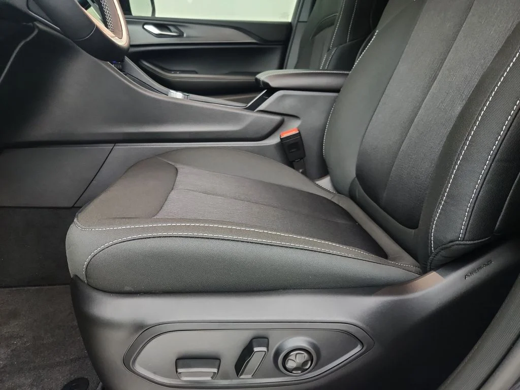 New 2026 Baltic Gray Metallic Clearcoat Jeep Laredo image 20