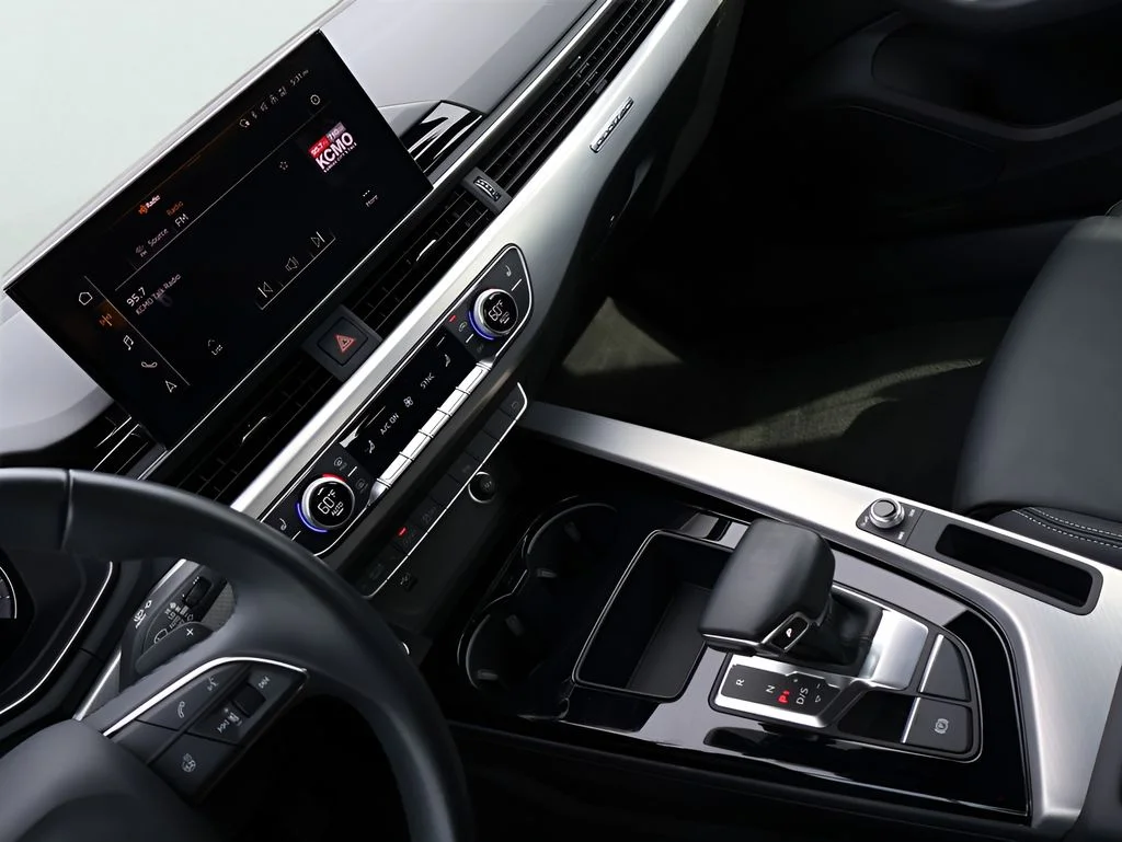Used 2025  Audi 45 S line Premium image 22