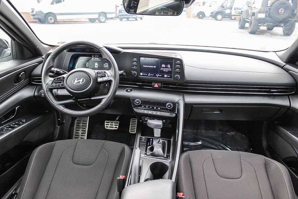 Certified Used 2025 White Hyundai SEL Sport image 15