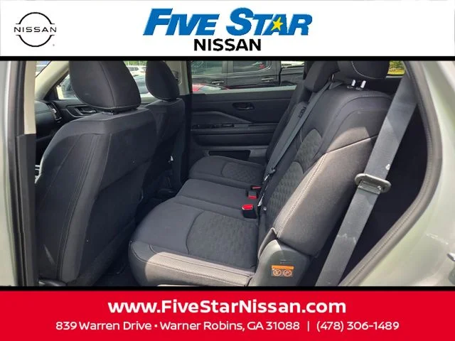 Used 2024 Silver Nissan S image 7