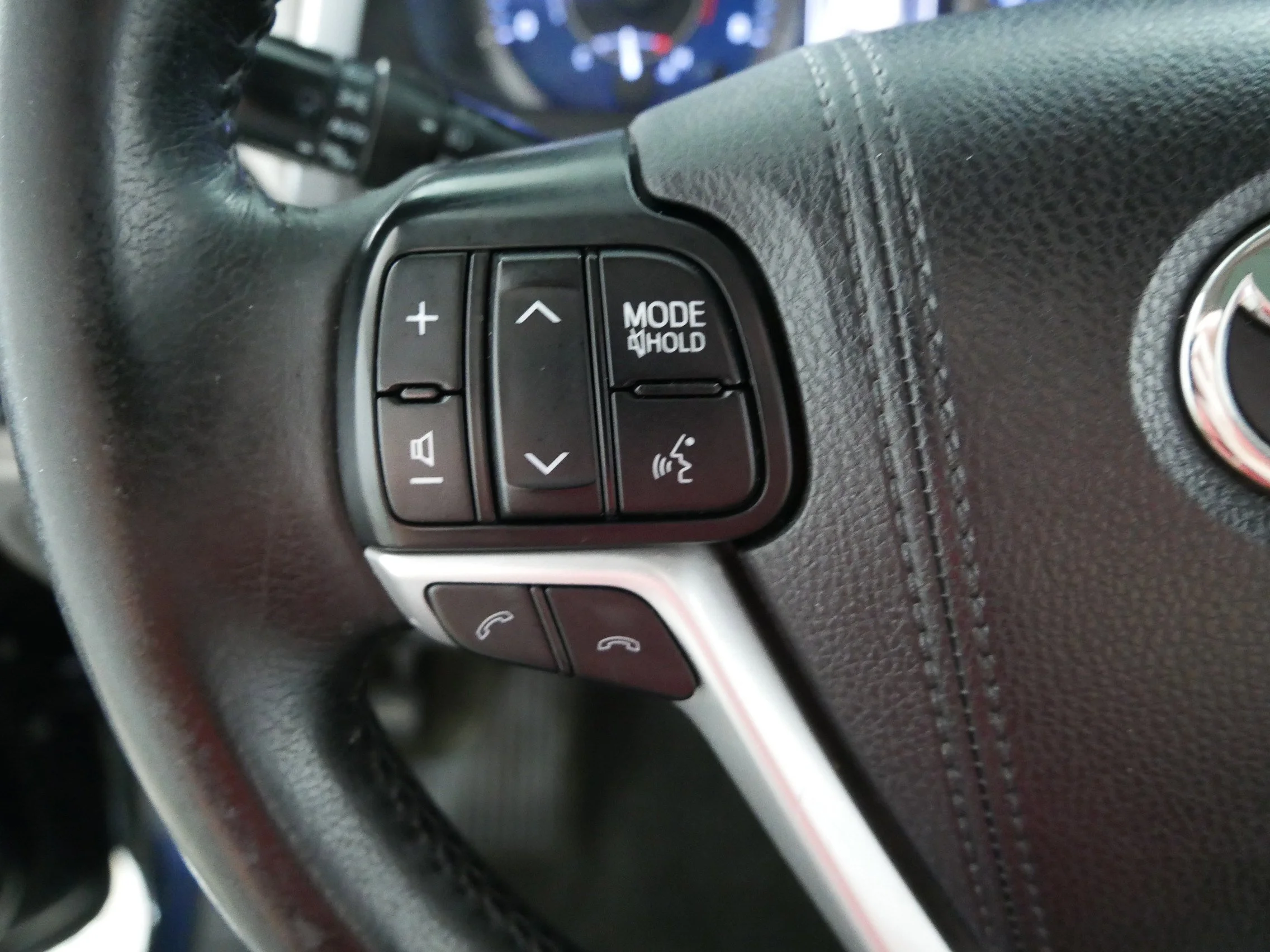 Used 2018 Parisian Night Pearl Toyota XLE image 27
